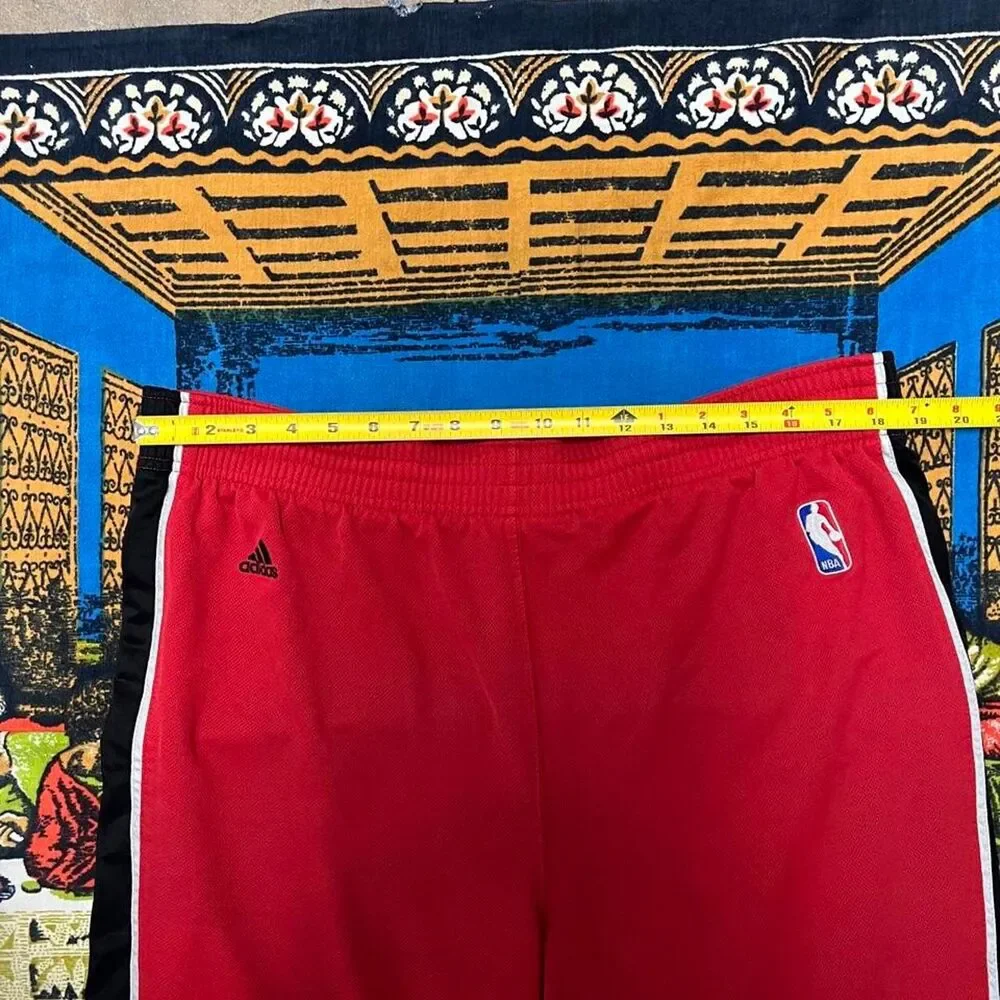 Adidas Chicago Bulls basketball shorts mesh baggy size xl sportswear NBA y2k